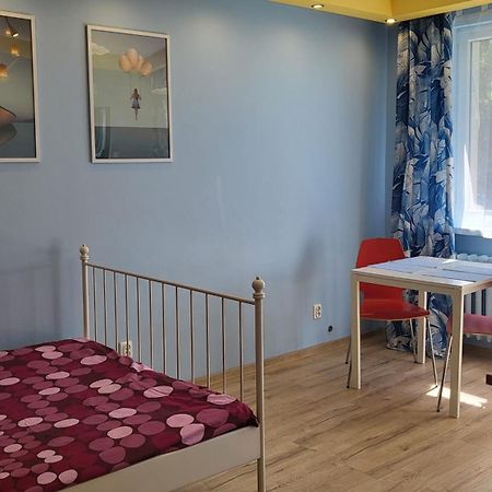 Studiospanie Studio Kapitana Z Balkonem Na Parterze Danzica Esterno foto